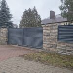 Ogrodzenie żaluzjowe i palisadowe — jak wybrać rozwiązanie dopasowane do posesji na Podlasiu